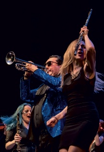 Постер Симфоническое рок-шоу Битва Эпох. Оркестр и солисты музыкальных театров Санкт-Петербурга в Сургуте