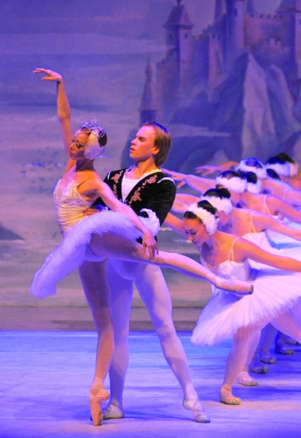 Cцена из «Лебединое озеро»