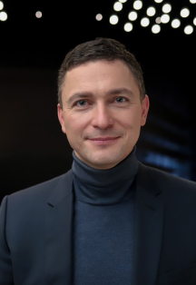 Постер события Онлайн-курс «Стратегии и навыки переговоров», Марат Атнашев.
