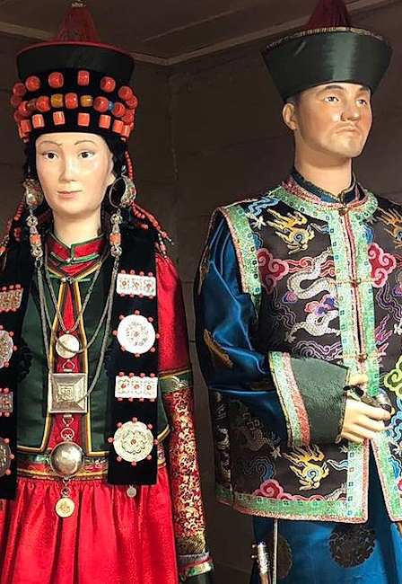Постер Бурятский традиционный костюм. Выставка в Улан-Удэ