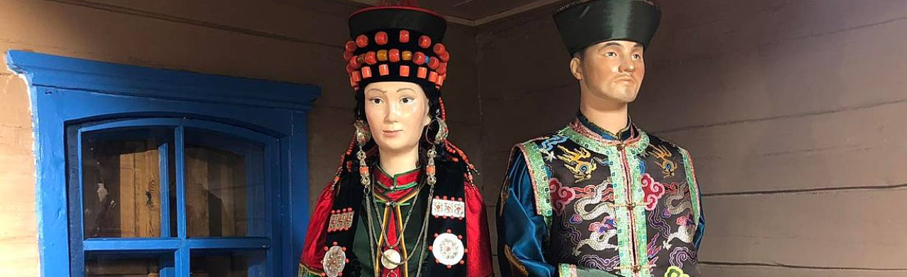 Бурятский традиционный костюм. Выставка Фото афиши Бурятский традиционный костюм. Выставка.